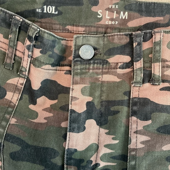 WHBM Utility Slim Crop Camo Jeans Sz 10L Long - Picture 4 of 6
